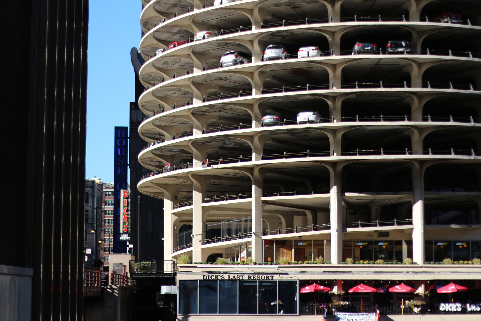 船塢城 (玉米大樓) Marina City
